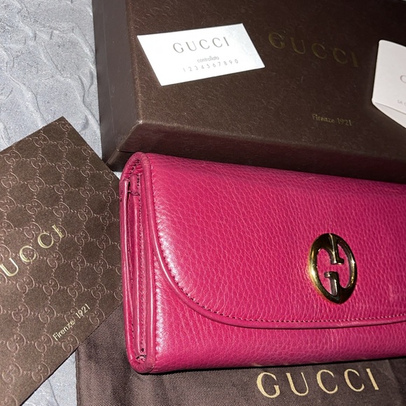 Preloved Gucci wallet dark pink excellent condition fits my iPhone 12 Pro Max - Picture 4 of 9